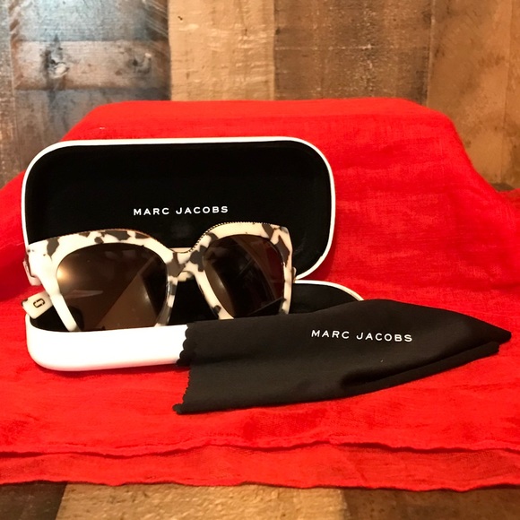 Marc Jacobs Accessories - BRAND NEW MARC JACOBS SUNGLASSES WITH CASE